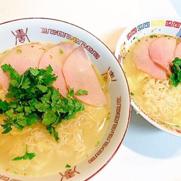 エスニック仕上げ☆キャベツとパクチーの塩ラーメン